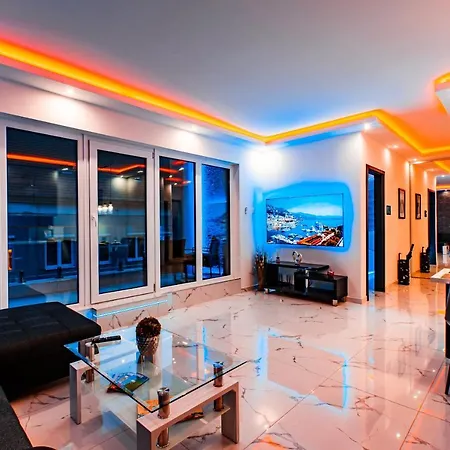 Luxury Smart Penthouse Apartment *